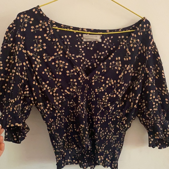 Urban Outfitters Smocked V Neck Top - M - Picture 2 of 4